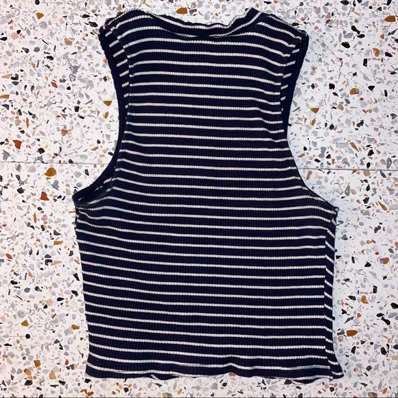 Ribbed Crop Top - Picture 2 of 3